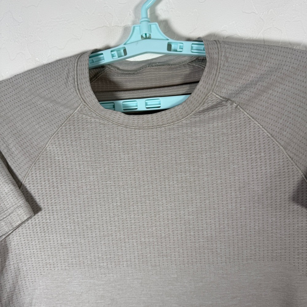 Lululemon Metal Vent Tech Shirt Mens Medium Gray Short Sleeve Breathable Stretch